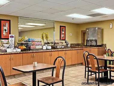 Hotel Baymont By Wyndham Tampa Near Busch Gardens