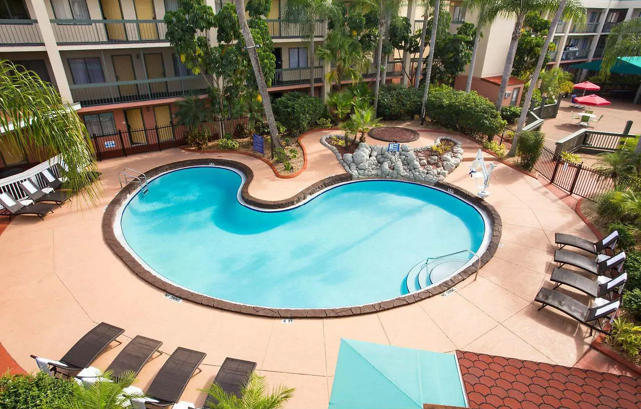 Hotel Baymont By Wyndham Tampa Near Busch Gardens