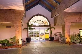 Baymont By Wyndham Tampa Near Busch Gardens Hotel