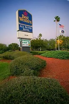 Baymont By Wyndham Tampa Near Busch Gardens Hotel