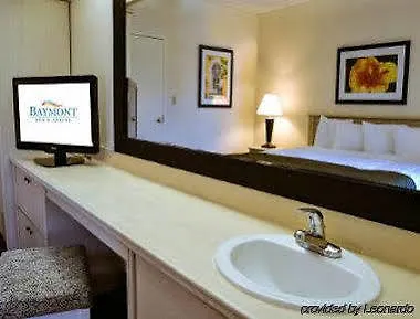 Baymont By Wyndham Tampa Near Busch Gardens Hotel